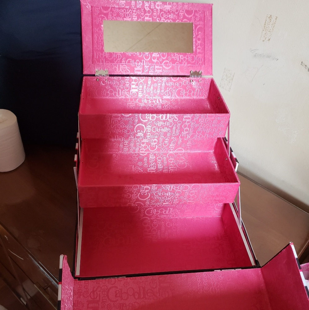 Like new makeup caboodle case